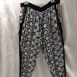 Size 16 black/white lounge pants with side pockets